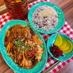 ข้าว หมู เนื้อ ไก่ บลุโกกิ