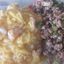 ข้าวราดลาบหมู+ราดไข่ข้นกุ้งเซ่บหลาย