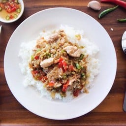 ฉู่ฉี่พริกสดราดข้าว