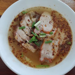 ก๋วยเตี๋ยวหมูแดง