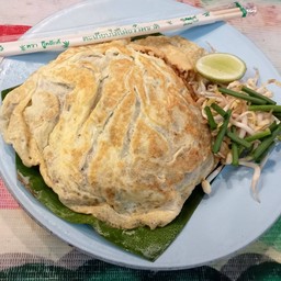 ผัดไทกุ้งสดห่อไข่