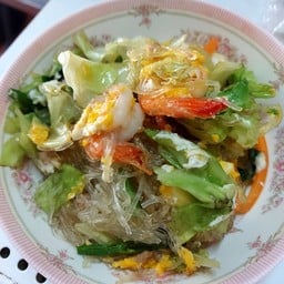 ผัดวุ้นเส้นใส่กุ้งใส่ไข่ใส่กะหล่ำเป็นกับข้าว