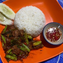 ผัดพริกแกงเครื่องในไก่
