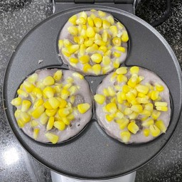 บ้าบิ่นมะพร้าวอ่อน ไส้ข้าวโพด