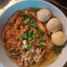 ขาว น้ำใส