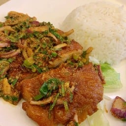 ข้าวไก่ย่าง น้ำตกแซ่บ ๆ