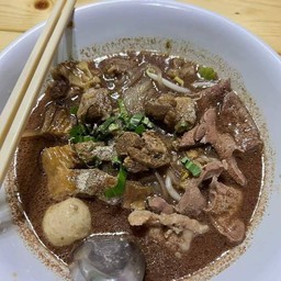 ก๋วยเตี๋ยวขาหมูตุ๋น