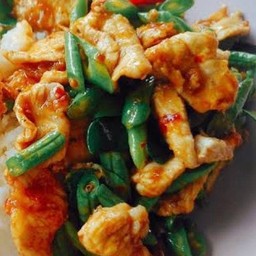 ข้าวผัดพริกแกง ไก่