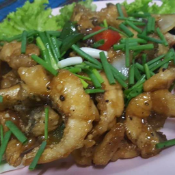 ปลาผัดพริกไทยดำ