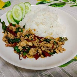 กระเพราหมูทอดน้ำจิ้มแจ่ว