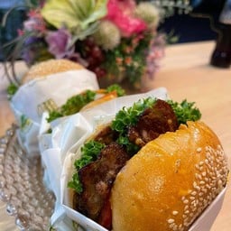 เบอร์เกอร์เนื้อหมู ฉ่ำซอสบาร์บีคิว