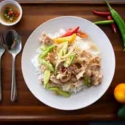 ผัดเปรี้ยวหวานราดข้าว