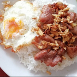 หมูทอดกระเทียมราดข้าวสูตรชาววัง