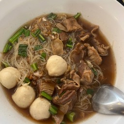 ก๋วยเตี๋ยวหมูตุ๋น น้ำ