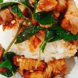 กะเพราหมูกรอบ