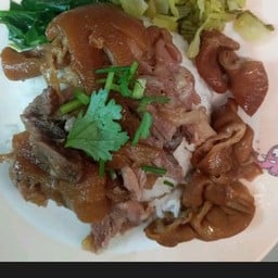 น้องเกว ข้าวมันไก่ (f13 nu square)