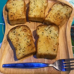 ขนมปังกระเทียม