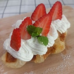 ครอฟเฟิล สตอเบอรี่ วิปครีม