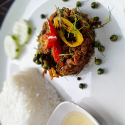 คั่วกลิ้งหมูราดข้าว