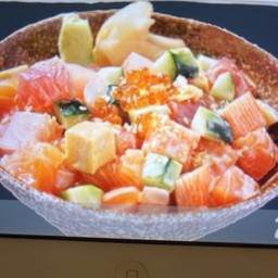 ข้าวหน้าปลาดิบรวมหันเต๋า