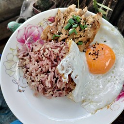 อกไก่ย่างหมักซีอิ๊วไข่ดาว+ข้าวกล้อง