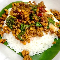 ข้าว กะเพรา หมูสับ