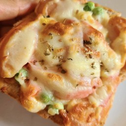 มินิพิซซ่าหน้ารวมชีส(ไส้กรอกแฮมปูอัดผักรวม) 45บ./ชิ้น