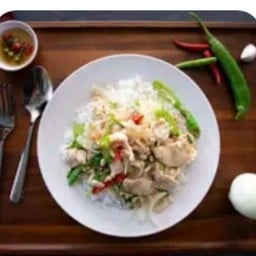 ผัดพริกสดราดข้าว
