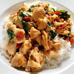 ผัดกะเพราไก่ราดข้าว