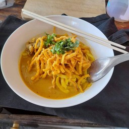 ข้าวซอยขนมจีนน้องปุ้ยฝ้าย