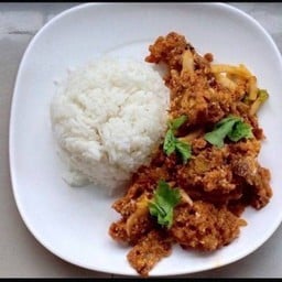 ข้าวไก่กรอบผัดผงกะหรี่