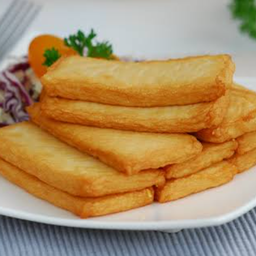 น้องแนน ลูกชิ้นทอด 7-11 บ้านเอื้อ