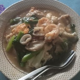 ราดหน้าเส้นใหญ่ กระบี่