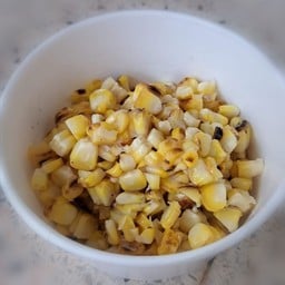 ข้าวโพดเหลืองฝานคลุกน้ำกะทิ