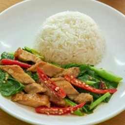 คะน้าราดข้าว