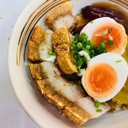 หมูกรอบจอมพลัง สาขาตลาดโต้รุ่งฉื่อฉาง ตลาดโต้รุ่งฉื่อฉาง