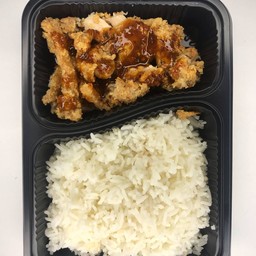 ข้าวไก่ทอดซอสน้ำจิ้มแจ่ว