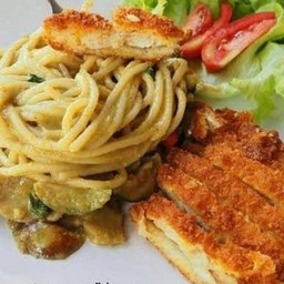 สปาเก็ตตี้เขียวหวานไก่กรอบ