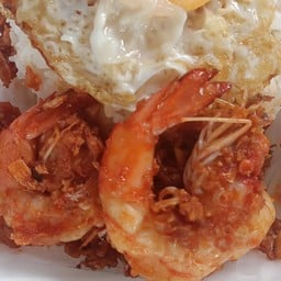 ข้าวกุ้งทอดกระเทียม