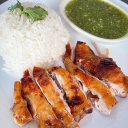 ข้าวไก่อบโอ่ง+น้ำจิ้มรสแซ่บ