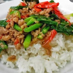 ข้าวคะน้าหมูสับฟรีไข่ดาว