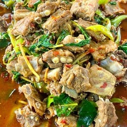 ผัดเผ็ดกระดูกหมู