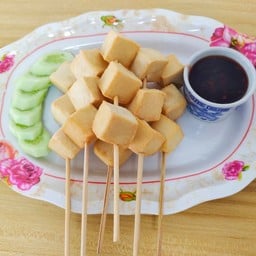 ร้านลูกชิ้นขนส่งพลัส+ สาขาเมืองแก้ว