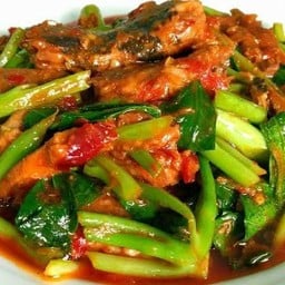 คะน้าปลากระป๋อง