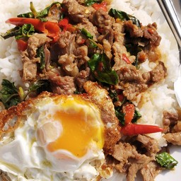 ข้าวกะเพราเนื้อ+ไข่ดาว
