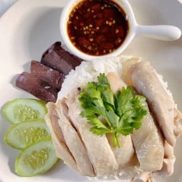 ข้าวมันไก่รวยรวย&กระเพราพริกแห้งปังปัง