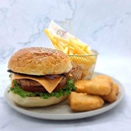 ฮอบบี้ เบอร์เกอร์แอนด์สเต็ก [Hobbiii burger&steak] ศรีราชา
