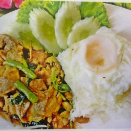 ข้าวกระเพราหมู-ไก่ ไข่ดาว