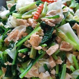 ผัดผักรวมราดข้าว