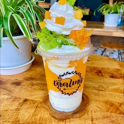 มะม่วงปั่นโยเกิตร์วิปครีมฝอยทอง